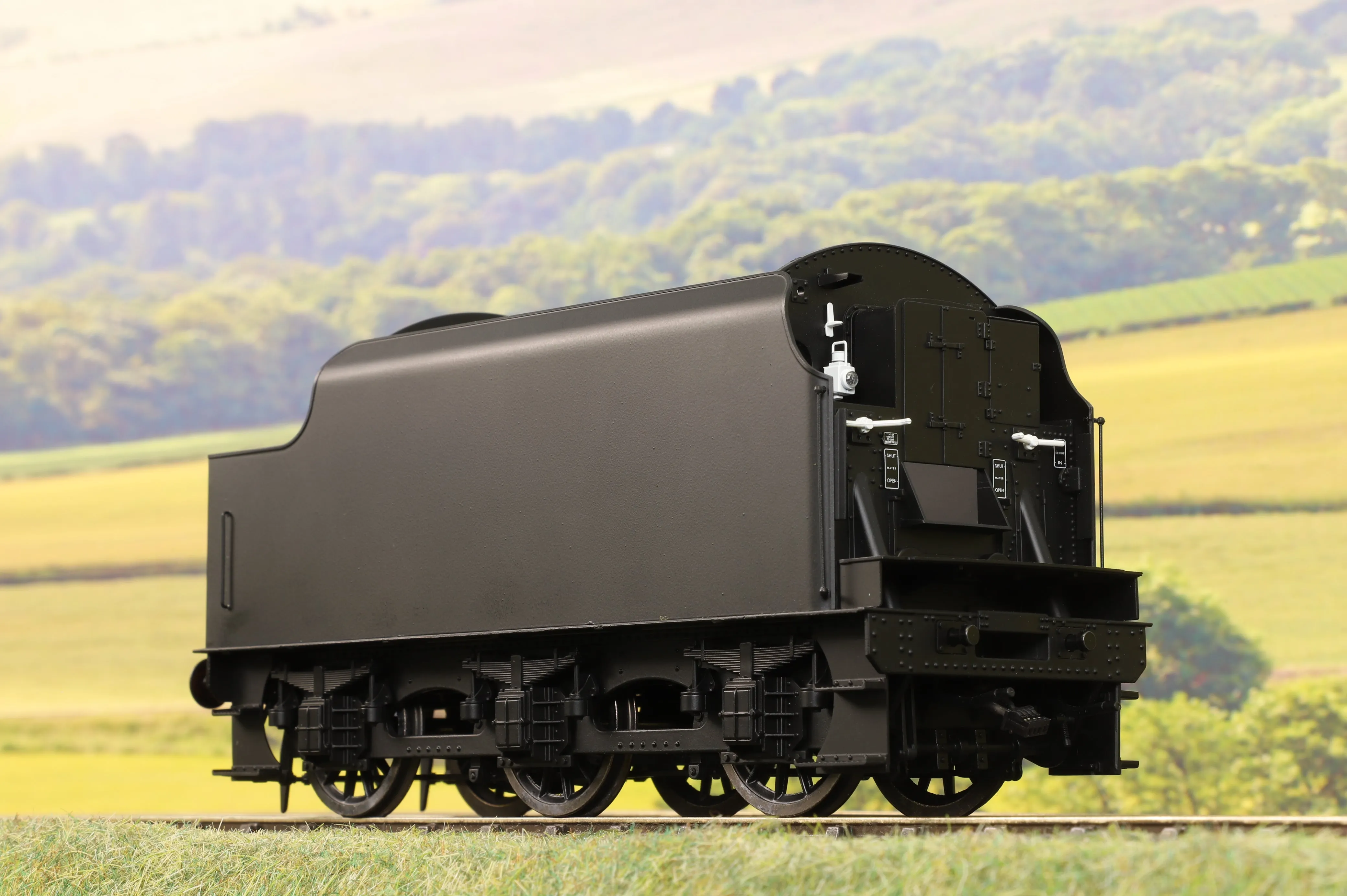 Ellis Clark Trains E1009U O Gauge Stanier Class 5 4-6-0 "Black 5", Plain Black, 'Un-numbered', Welded Tender