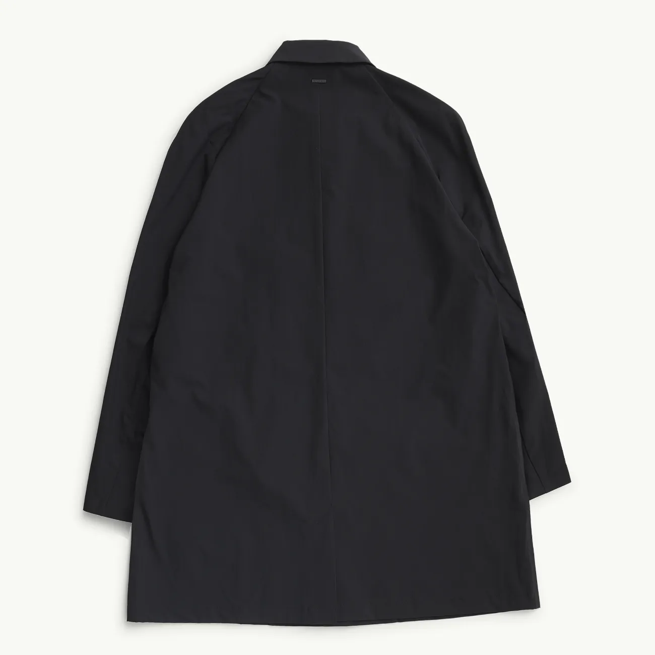 Vargo Travel Light Raglan Mac - Black